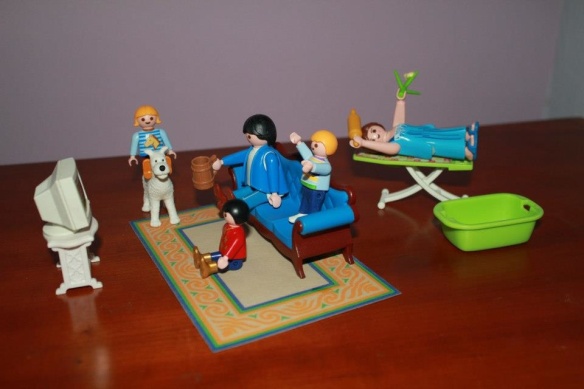 An example of maternal martyrdom in Playmobilia.
